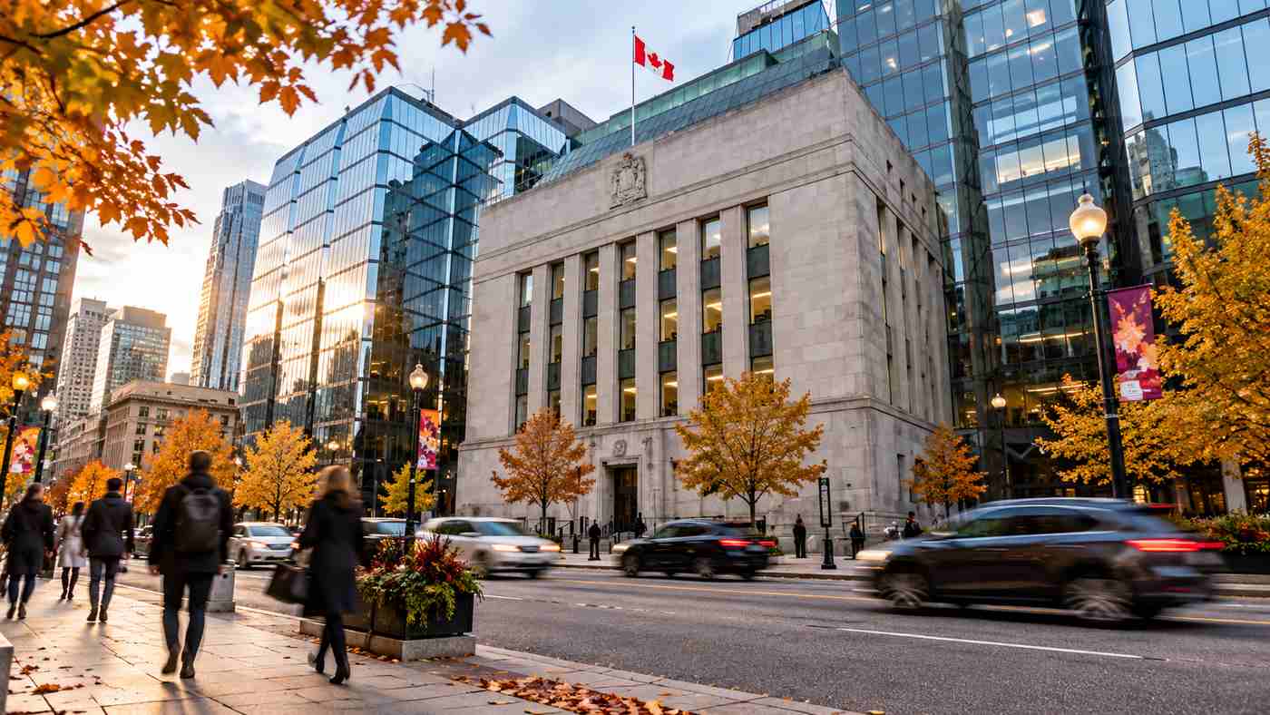 Bank of Canada Survey Reveals Rising Inflation Worries and Cautious Spending