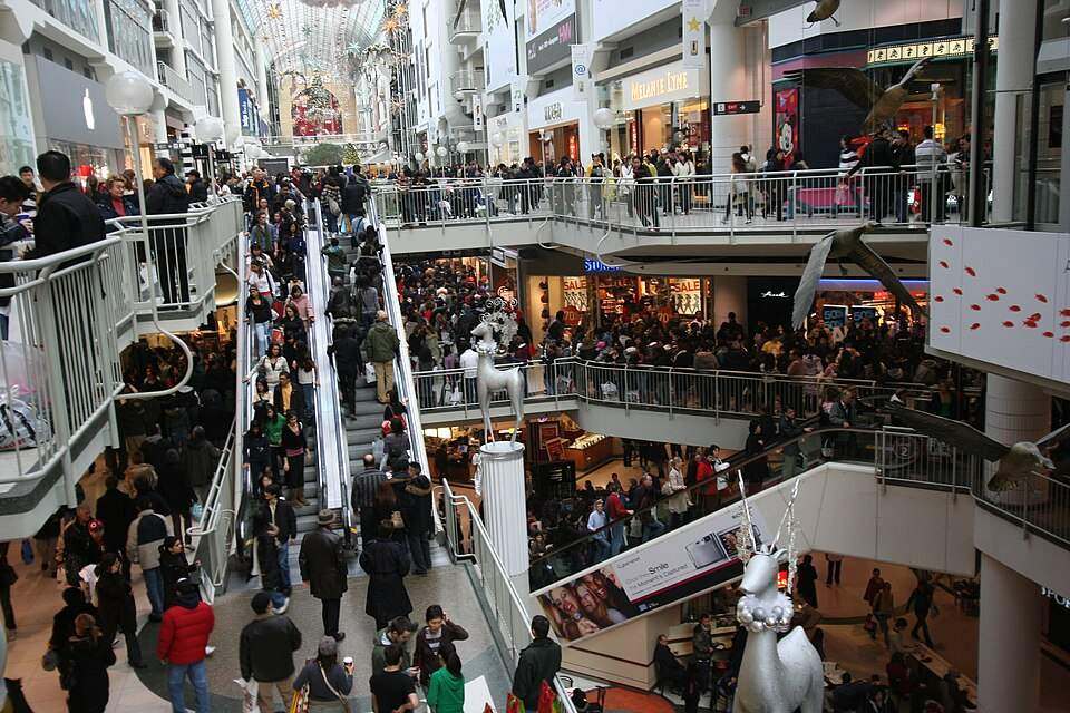 Retail Sales Rebound 1.2% in August as Shoppers Return Ahead of Rate Decision